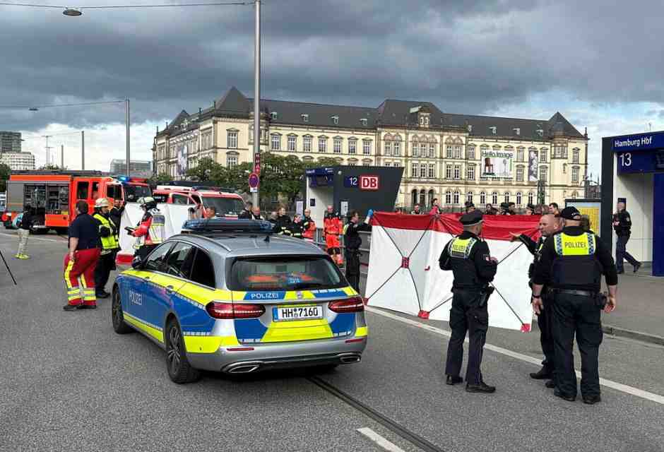 Attacco con coltello ad Amburgo, 17 feriti, fermata una donna