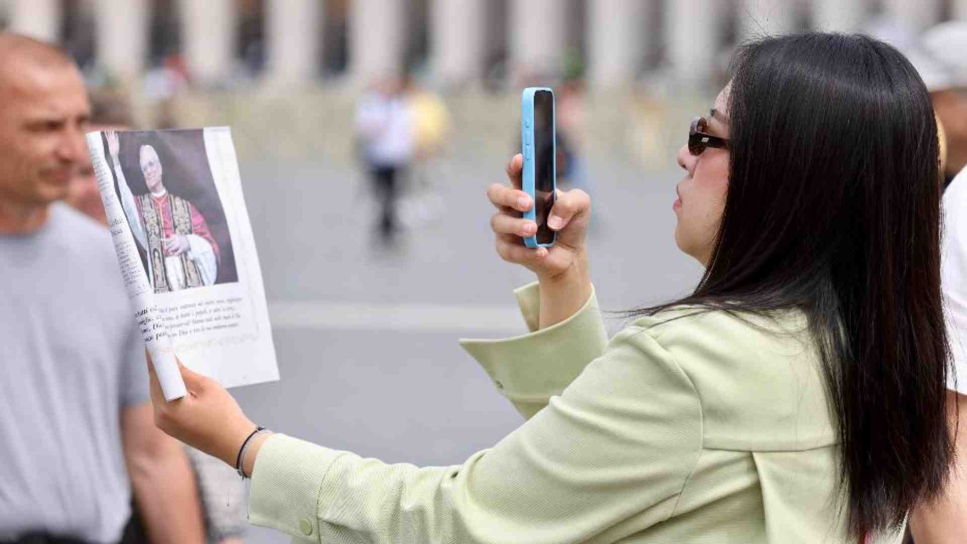 Immagine di Meme, video, notizie false: Leone XIV è virale in rete (ma fate attenzione)