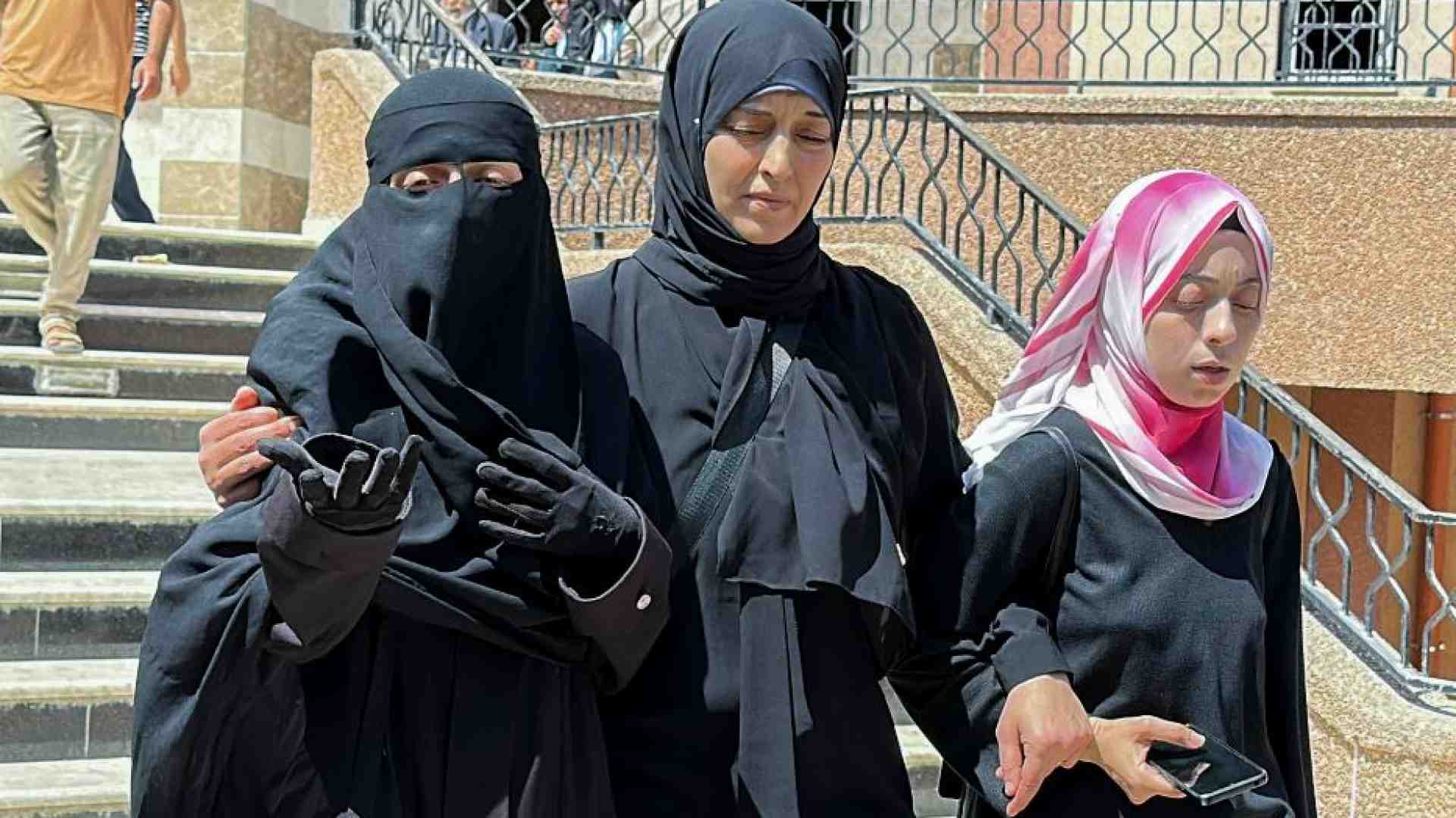 Immagine di Lo strazio di Alaa, la pediatra che ha perso 9 dei suoi 10 figli in un raid