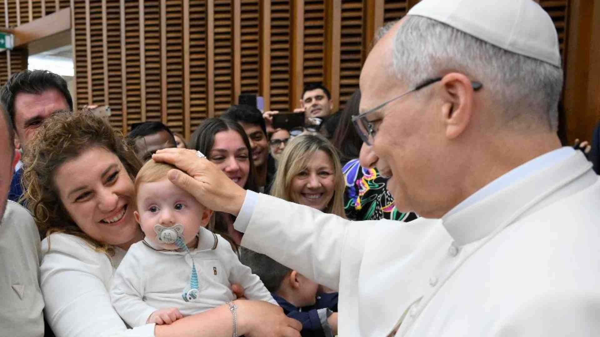 Immagine di Papa Leone alla Curia Romana: «Custodite la memoria, siate missionari»