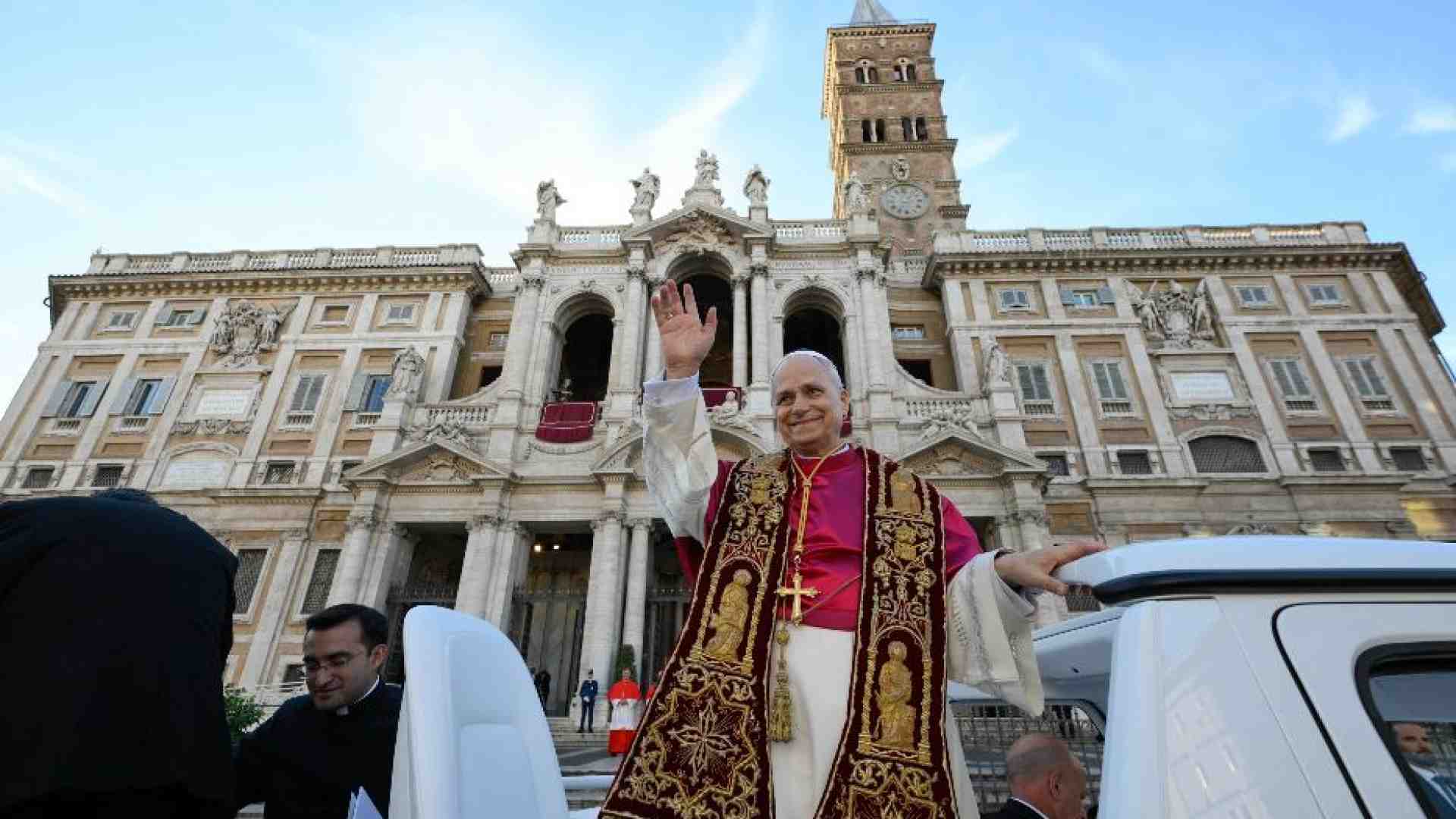 Immagine di Papa Leone abbraccia Roma: «Sono romano. La Chiesa? Tenerezza e ascolto»