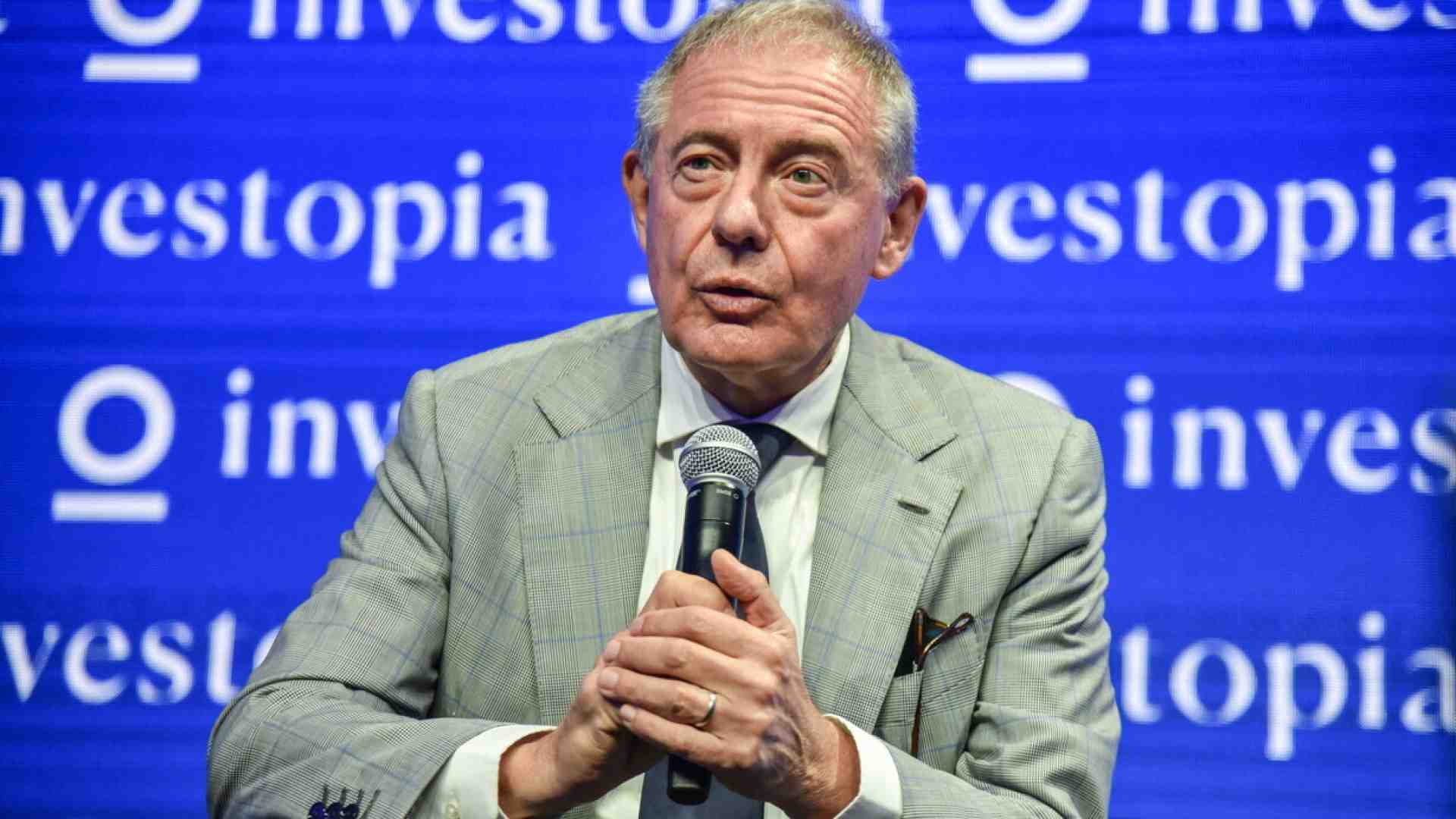 Immagine di Urso: "Per le imprese colpite dai dazi 25 miliardi dal Pnrr". Ma il governo si divide sulla risposta agli Usa