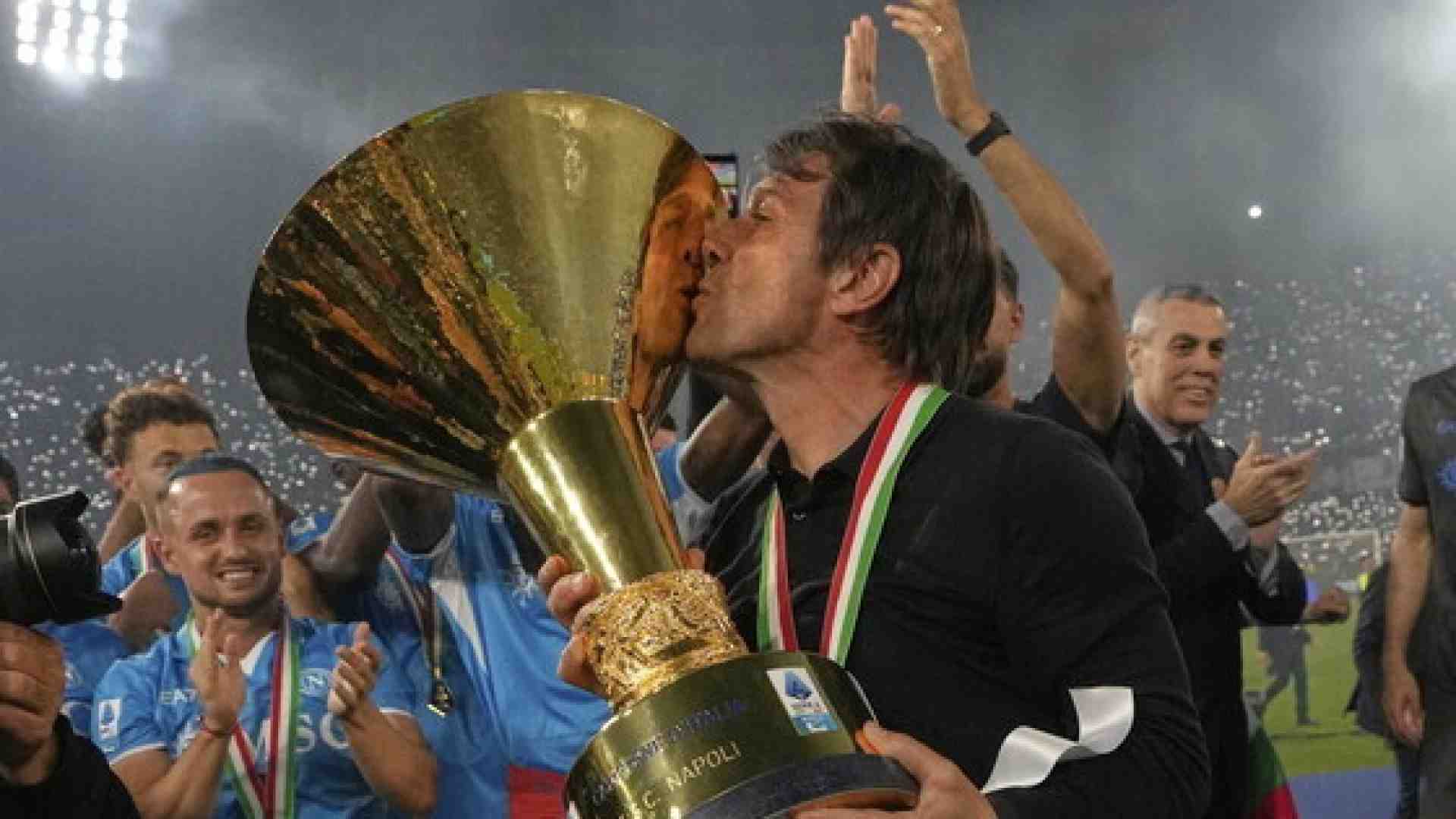 Immagine di Festeggiato lo scudetto, Napoli attende la scelta di Conte