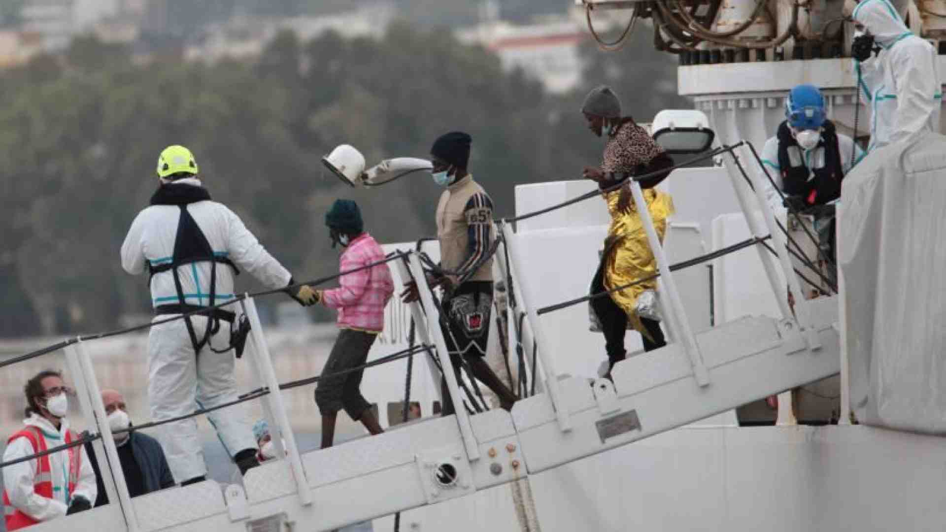Immagine di A Salerno è sbarcata la nave dei bambini: 92 erano soli
