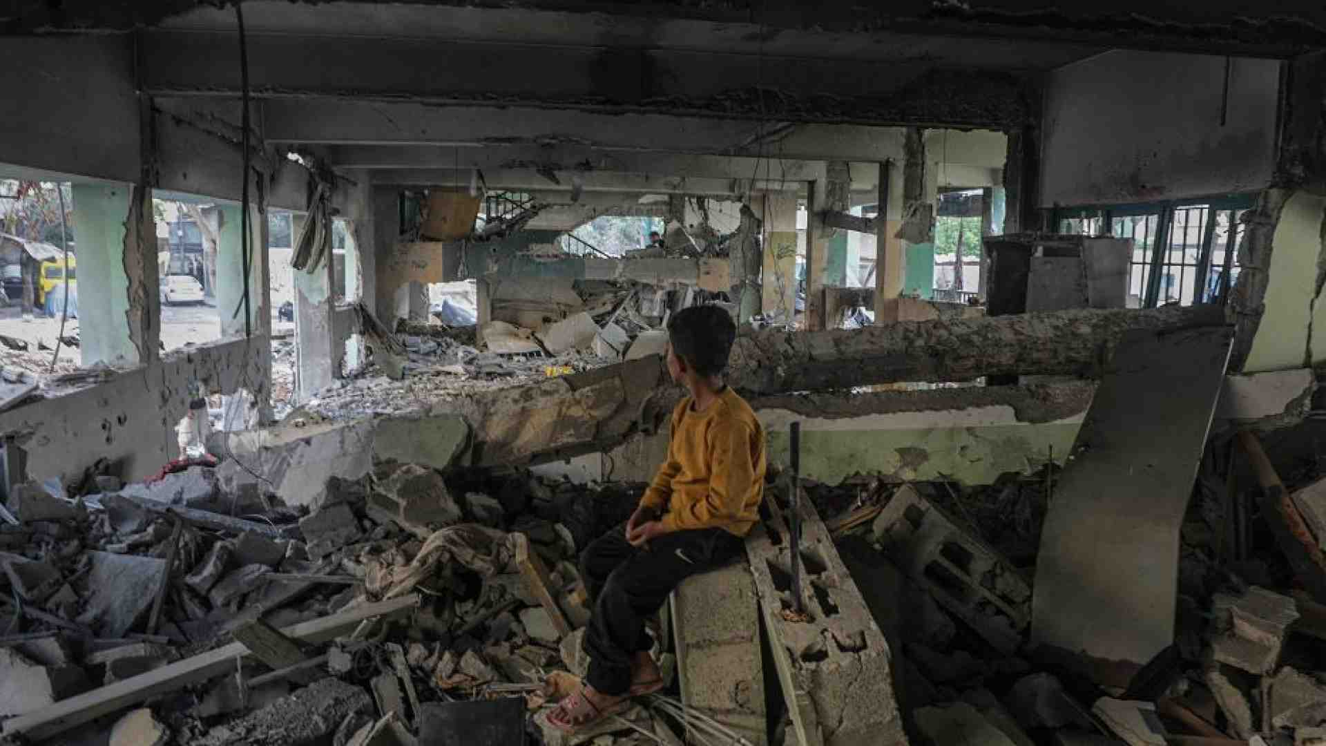 Immagine di Un'altra strage a Gaza: bombardata una scuola, decine di vittime