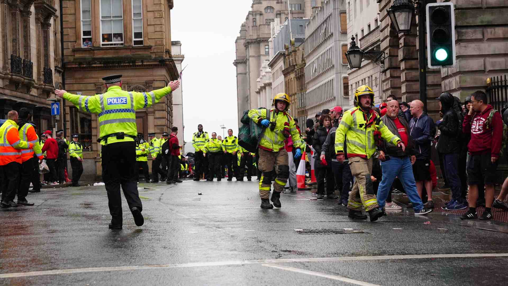 Immagine di Un'auto travolge i pedoni durante la parata per la vittoria del Liverpool