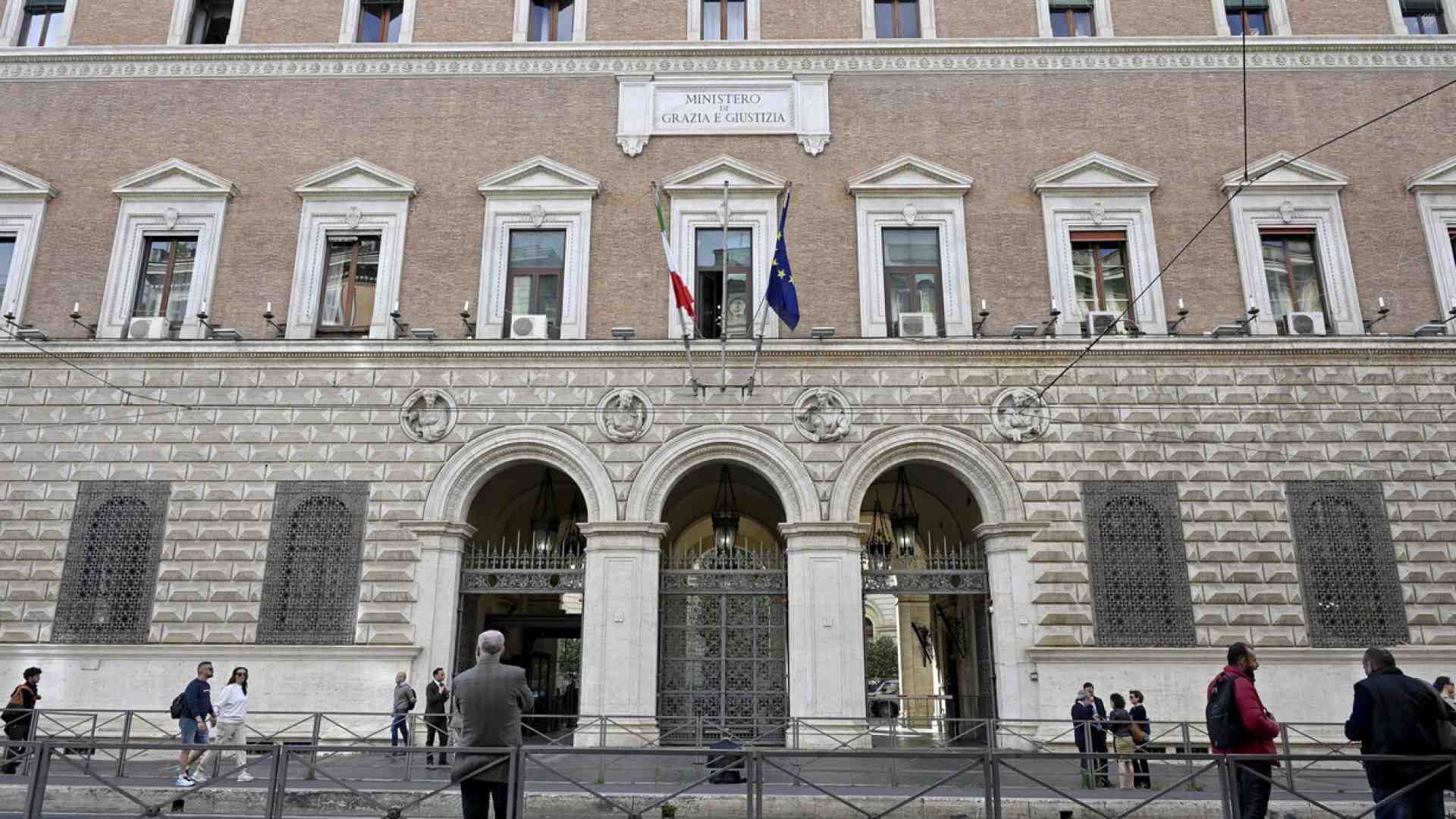 Immagine di Dopo cinque mesi il governo nomina il nuovo capo del dap: chi è Stefano Carmine De Michele