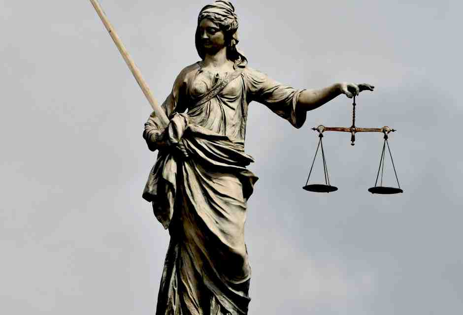 Quando si considera un ostacolo il rispetto dello stato di diritto. Si scrive giustizia, si legge Orwell