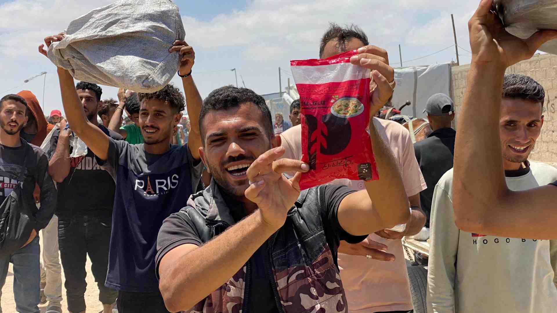 Immagine di Guerra degli aiuti nella guerra di Gaza: le file per un po' di cibo