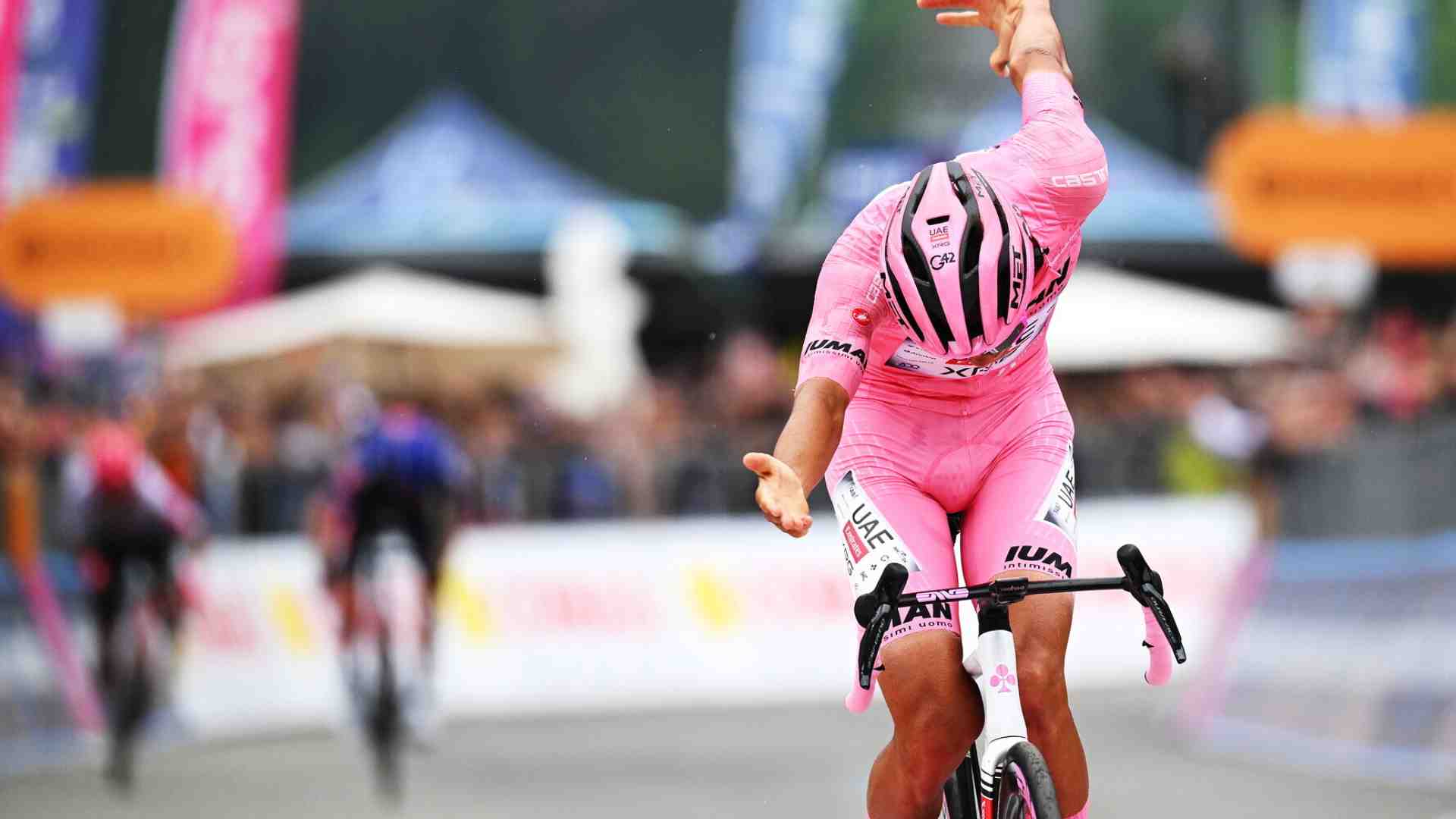 Immagine di Il grande bluff di Isaac Del Toro nella diciassettesima tappa del Giro d'Italia