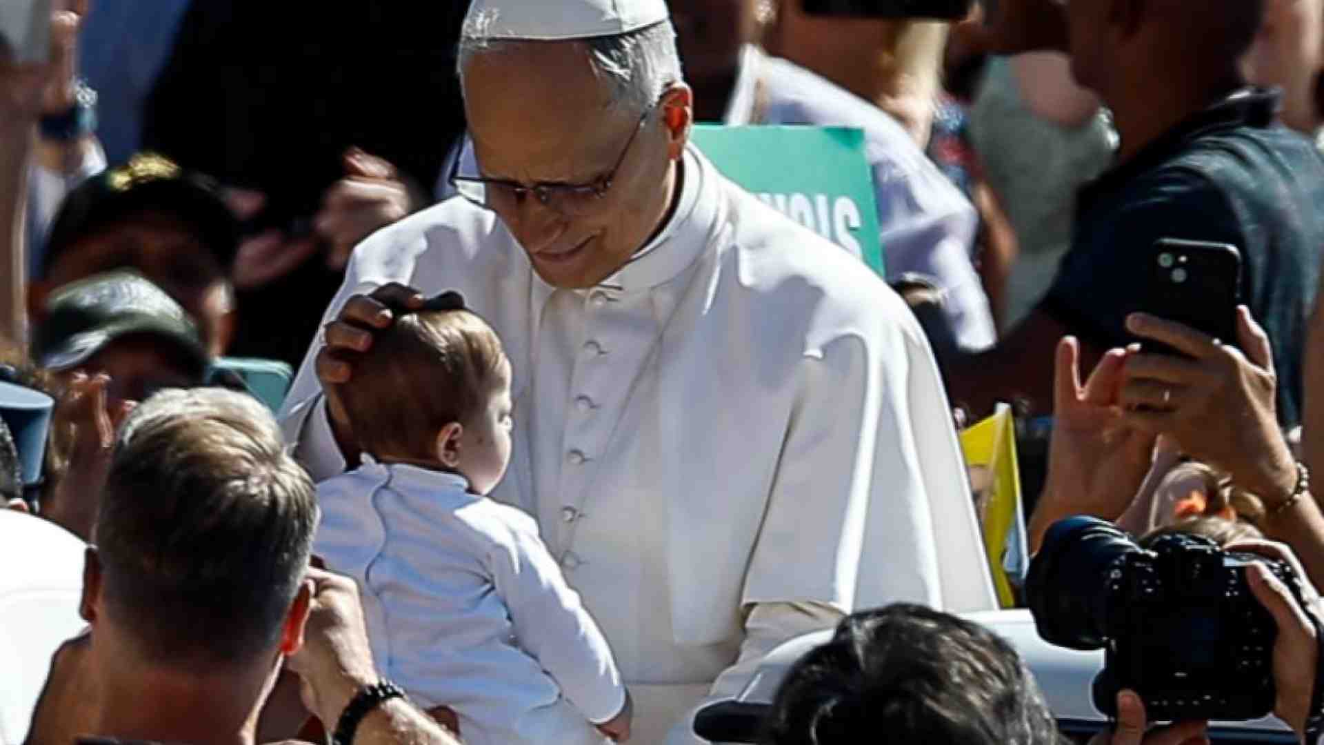 Immagine di Leone XIV, appello per Gaza e Ucraina. «Ascoltiamo il pianto delle madri»
