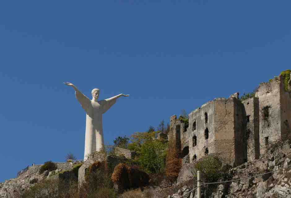 &nbsp;Statua del Redentore di Maratea (foto di Aniello Bizzoco, WikiCommons)