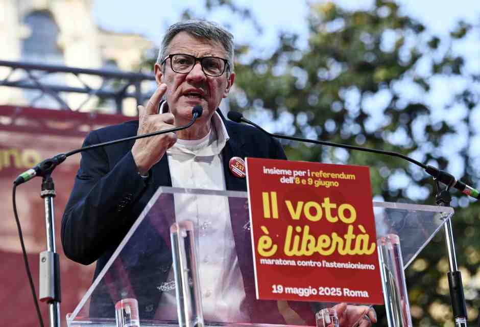 Maurizio Landini (Ansa)