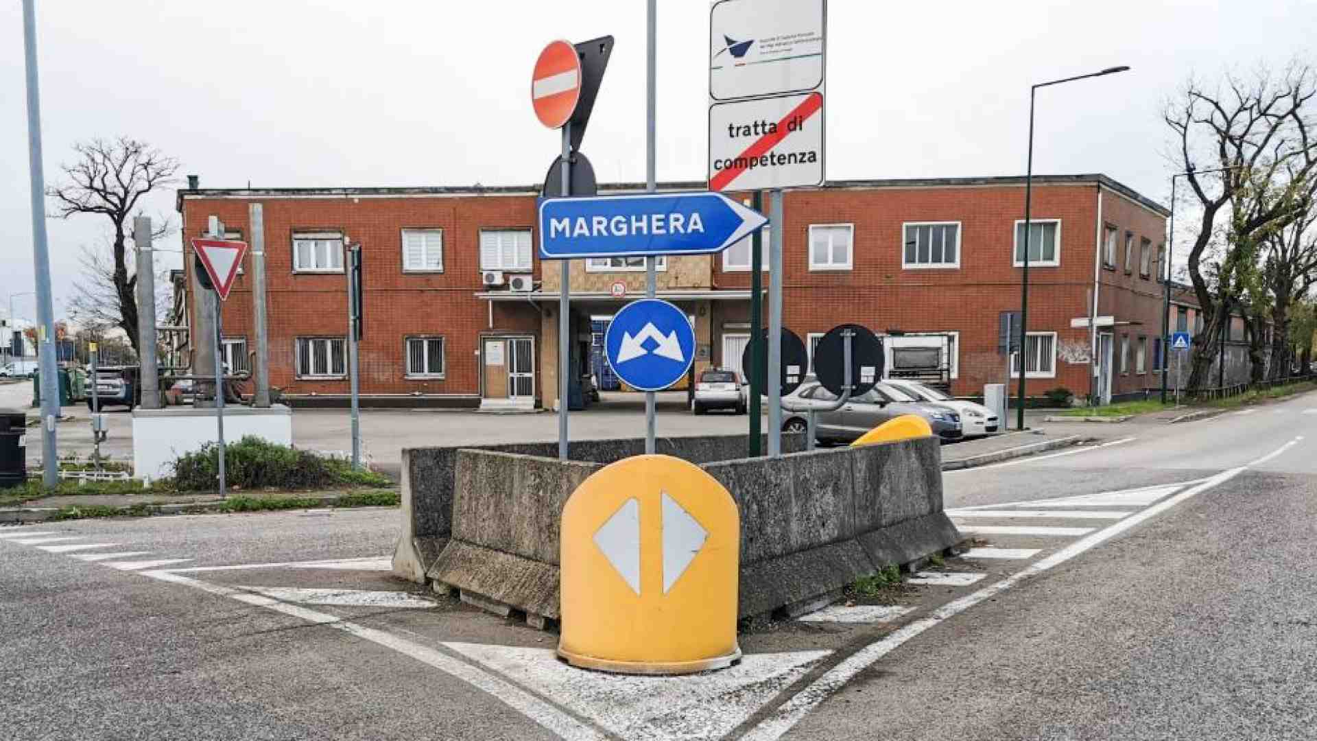 Immagine di Soldi per il Ponte e per le elettriche, ma a rimetterci sono le strade
