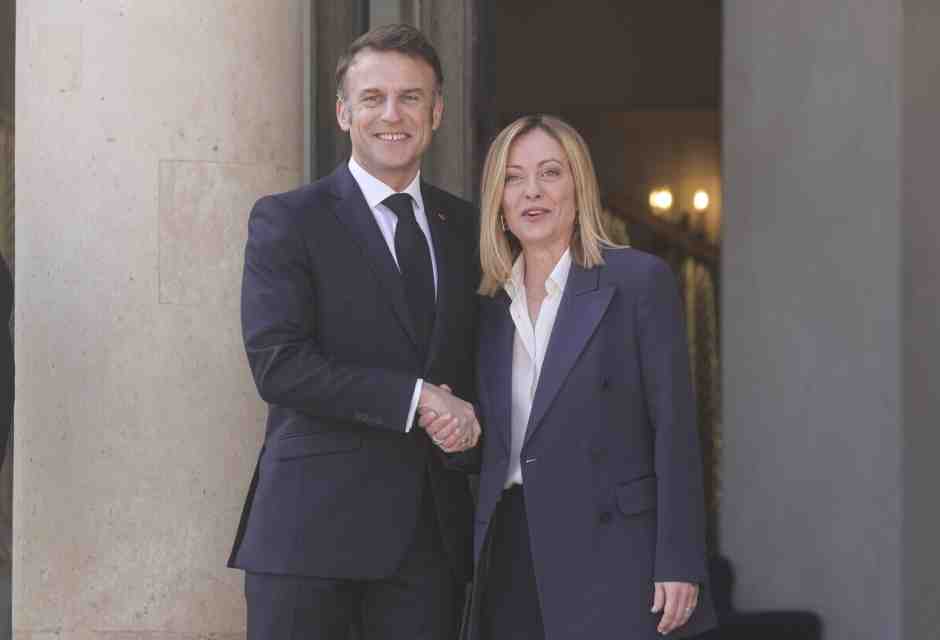La carezza di Meloni a Macron: martedì la visita del presidente francese a Roma. Fra dazi e Ucraina