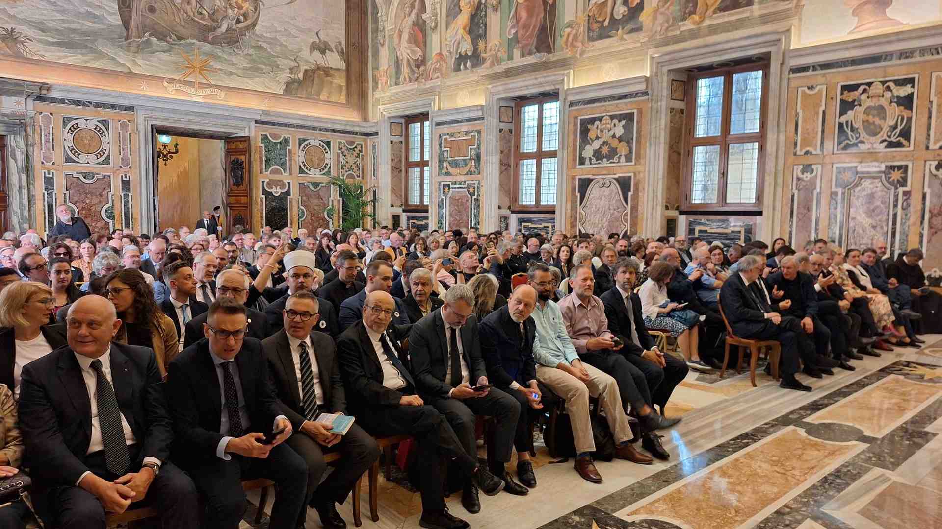 Immagine di Papa Leone XIV incontra i movimenti popolari italiani