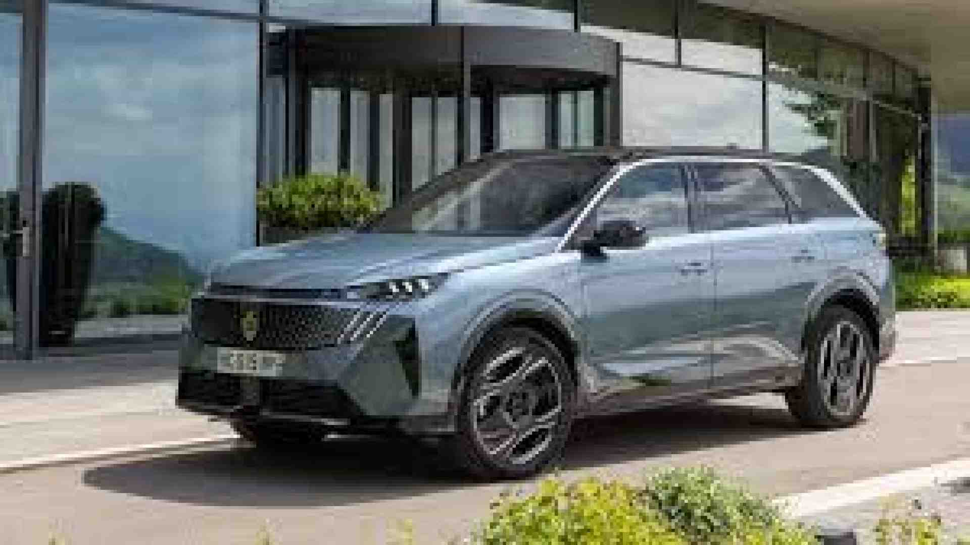 Immagine di Peugeot E-3008 ed E-5008, due motori (elettrici) sono meglio di uno