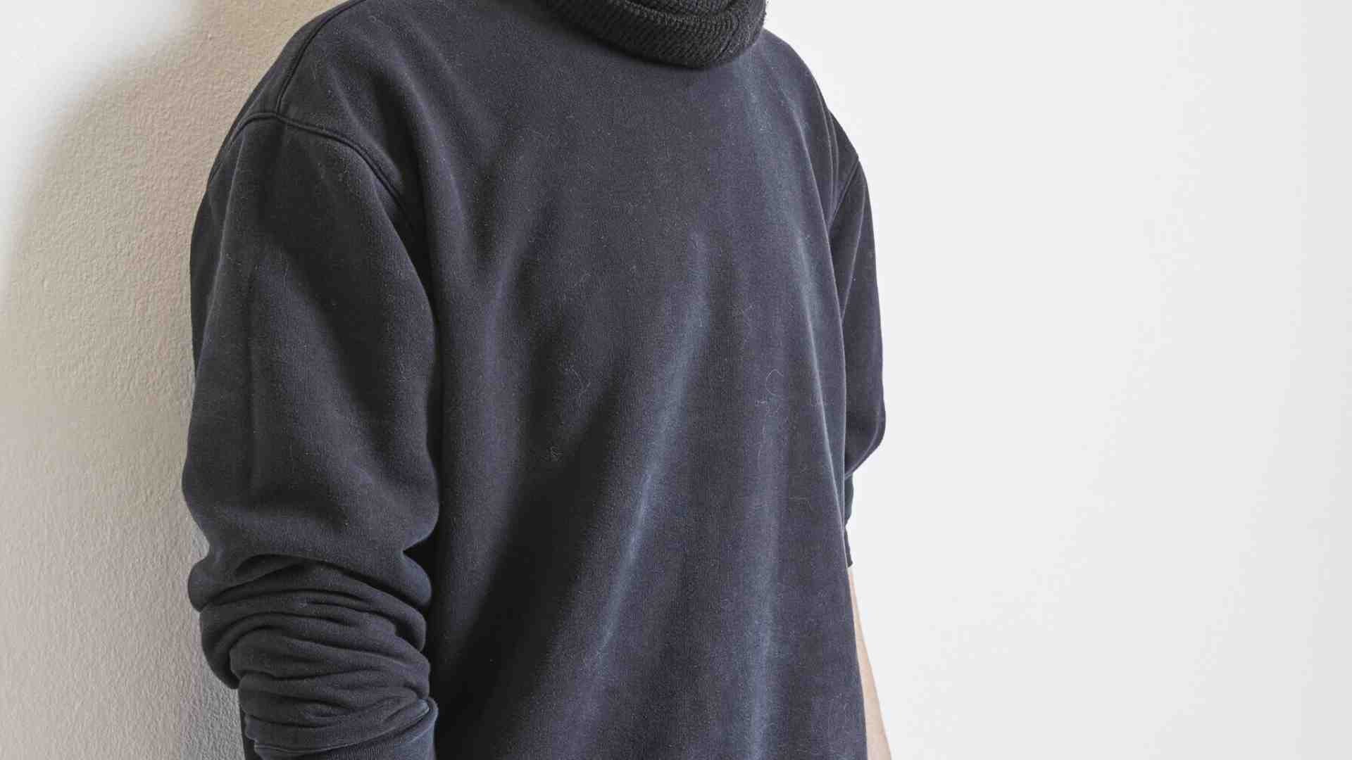 Immagine di Stefano Serretta racconta l’intimità rubata e la repressione del presente
