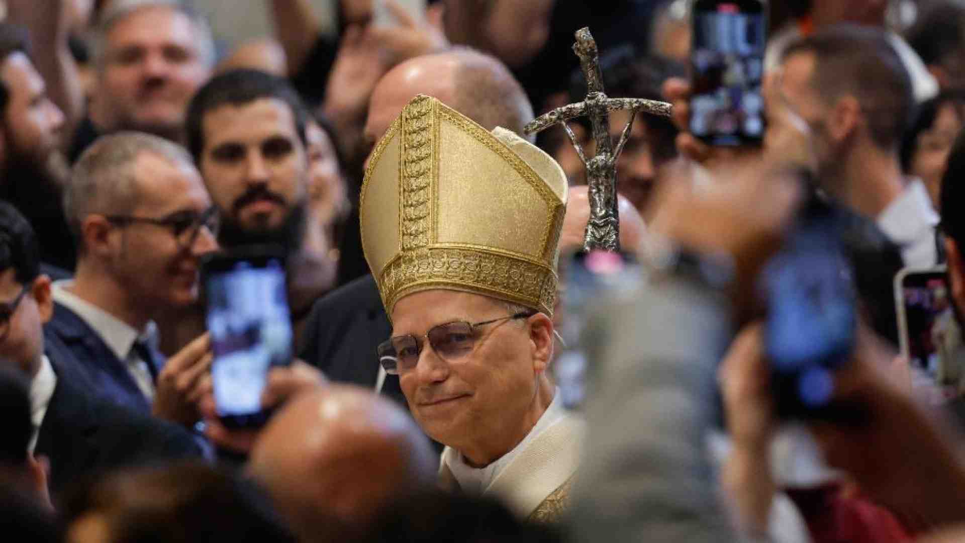 Immagine di Leone XIV: non perfetti ma credibili. I preti facciano spazio ai fedeli
