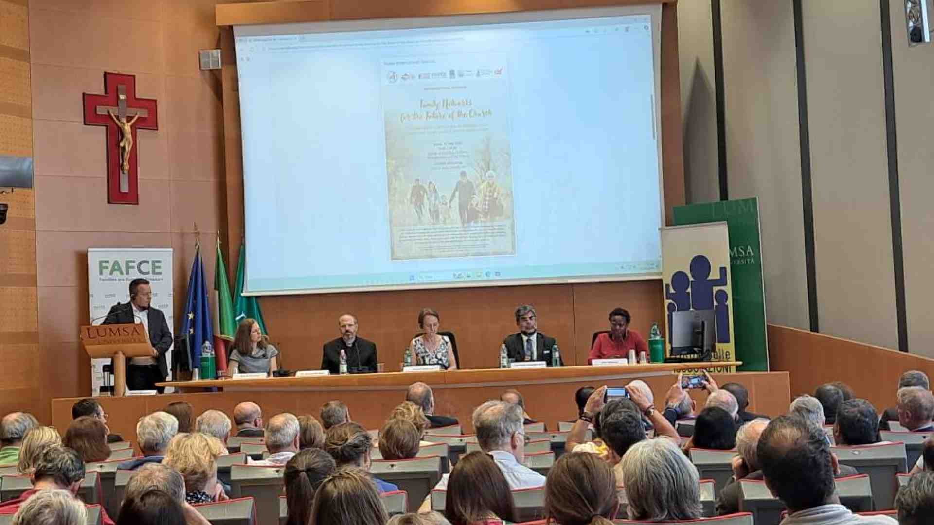 Immagine di Famiglia e società, perché la Chiesa deve ripartire da qui