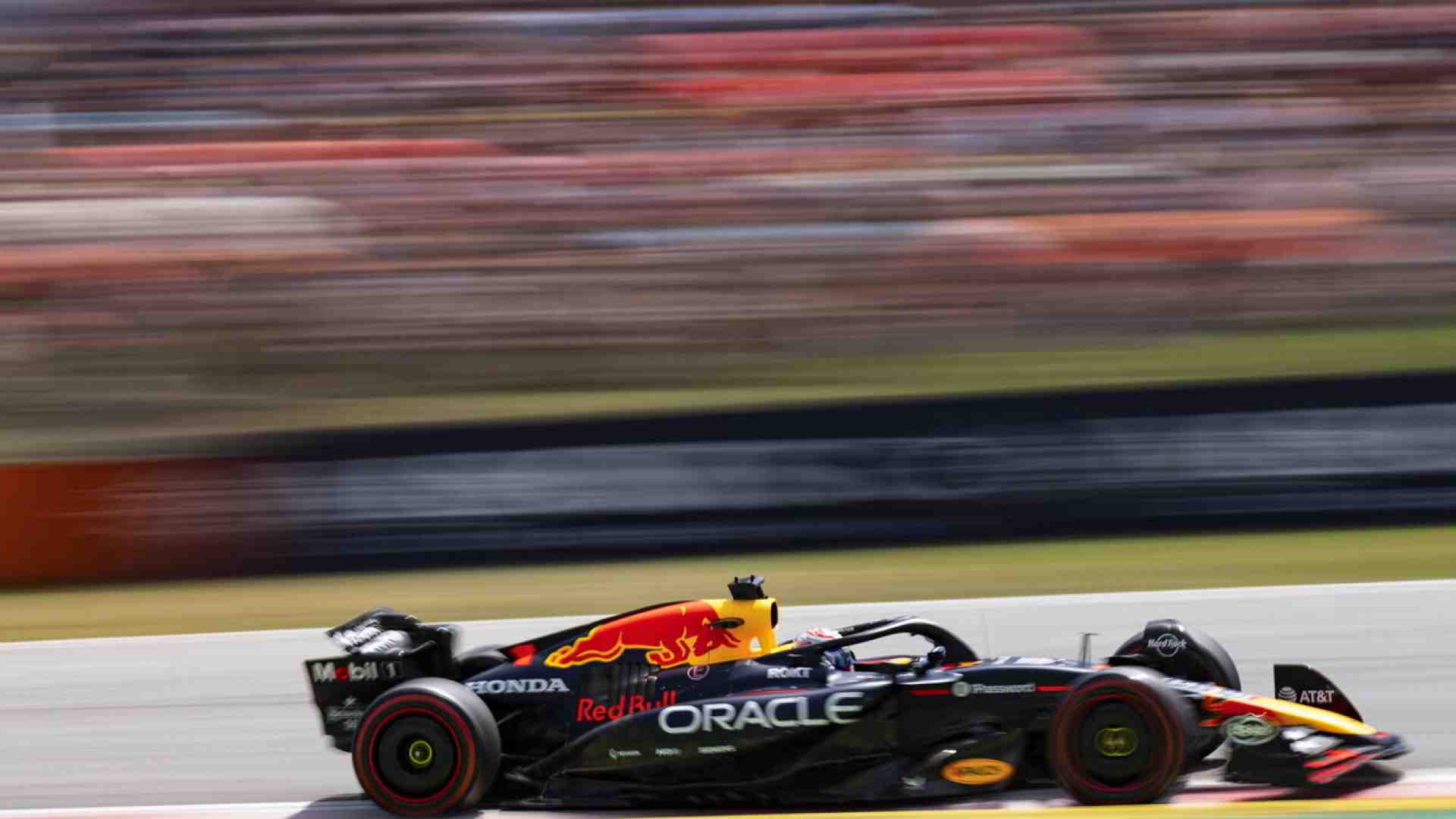 Immagine di Verstappen sempre al centro: errori, strategie e psicodrammi di un campione sotto pressione