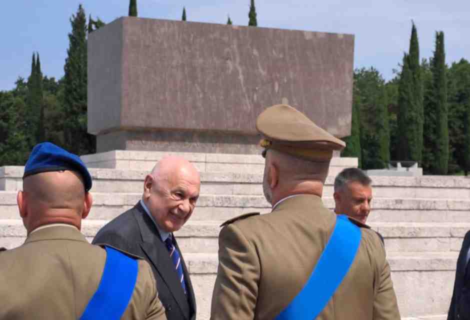 Il ministro della Giustizia Carlo Nordio interviene alle celebrazioni al Sacrario militare di Redipuglia (foto ANSA)