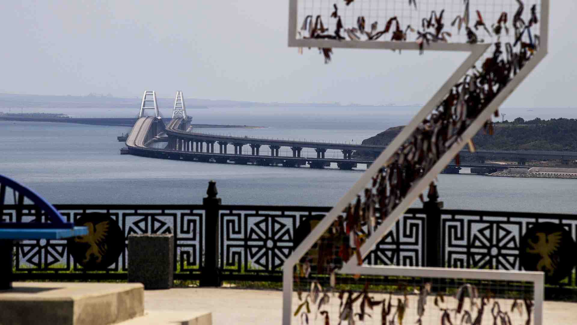 Immagine di Gli ucraini colpiscono il ponte di Kerch. Ora Putin ha bisogno di una vittoria qualsiasi