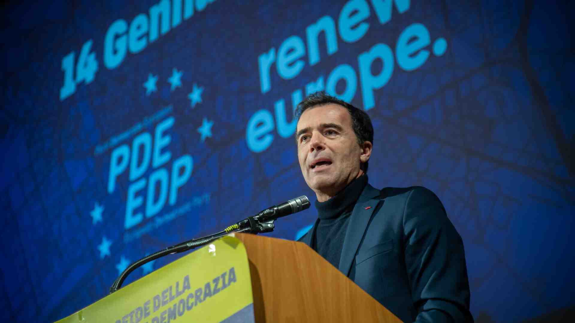 Immagine di Che cosa si legge tra le righe dell’incontro Meloni&Macron. Parla Sandro Gozi