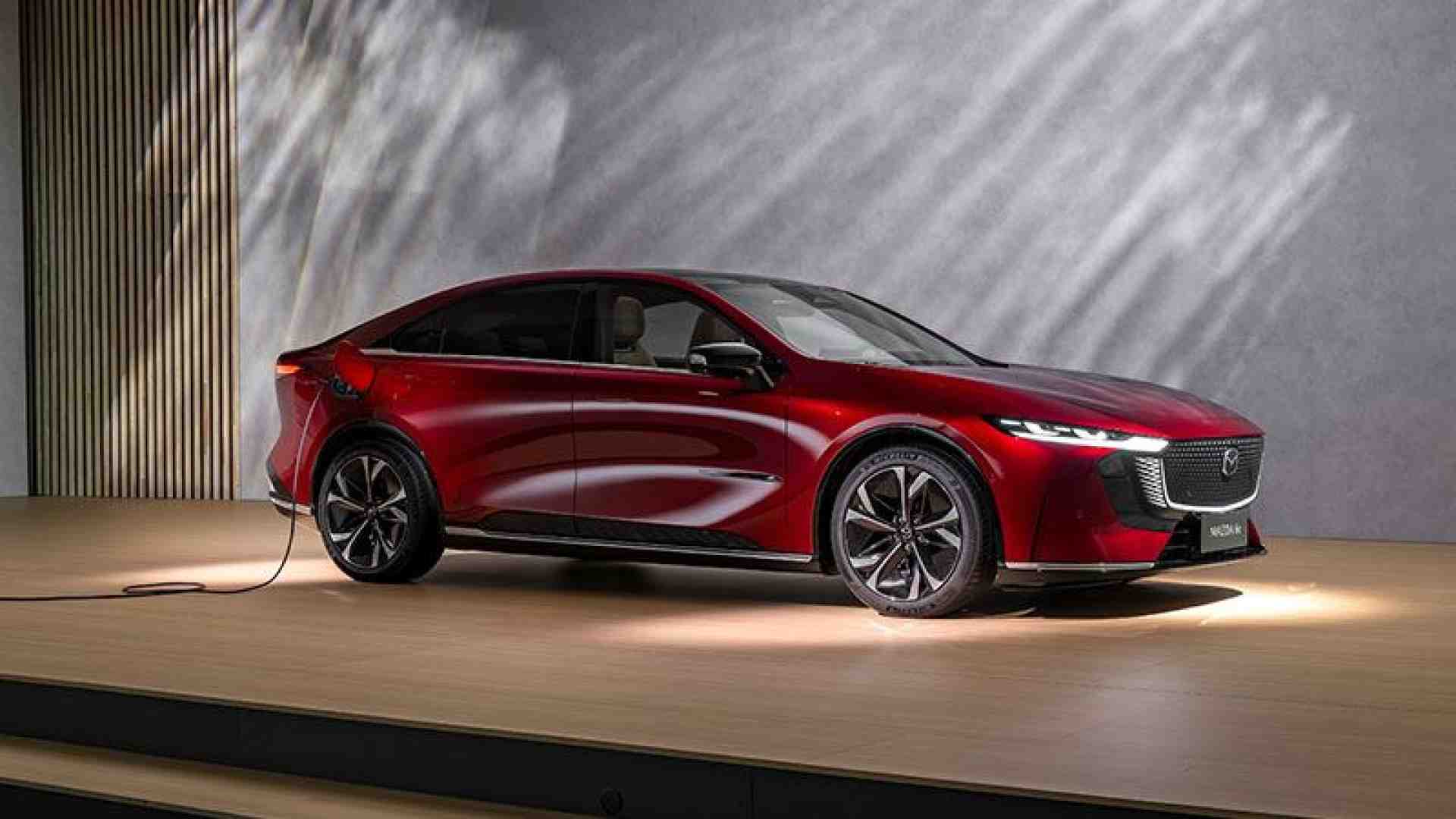 Immagine di Mazda 6e, l'unica elettrica che regala tre anni di ricarica gratuita