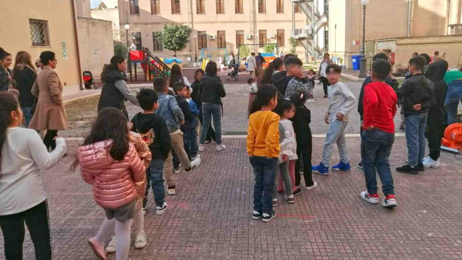 Immagine di Sì, dovremmo riflettere sui diritti e sui doveri di chi c'è già