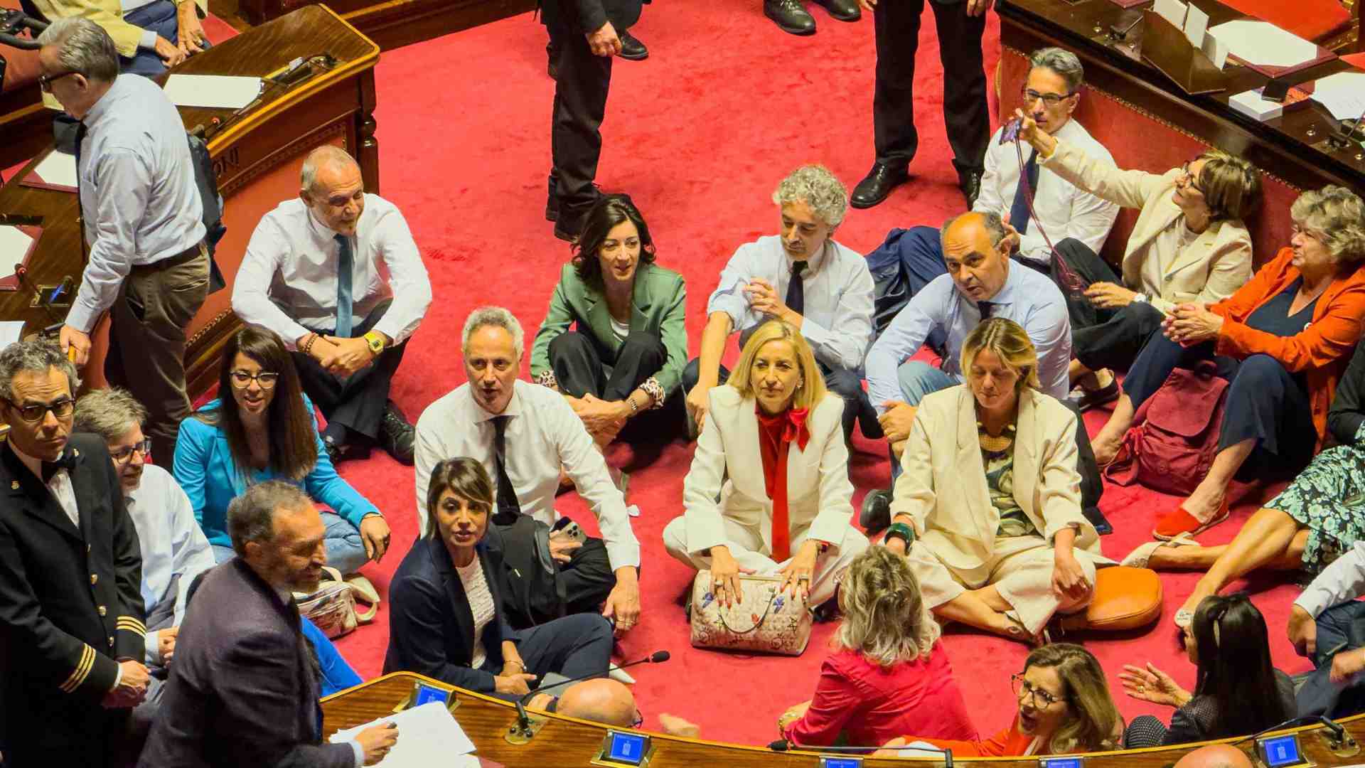 Immagine di Perché il sì al decreto sicurezza ha causato la "resistenza passiva" in Aula