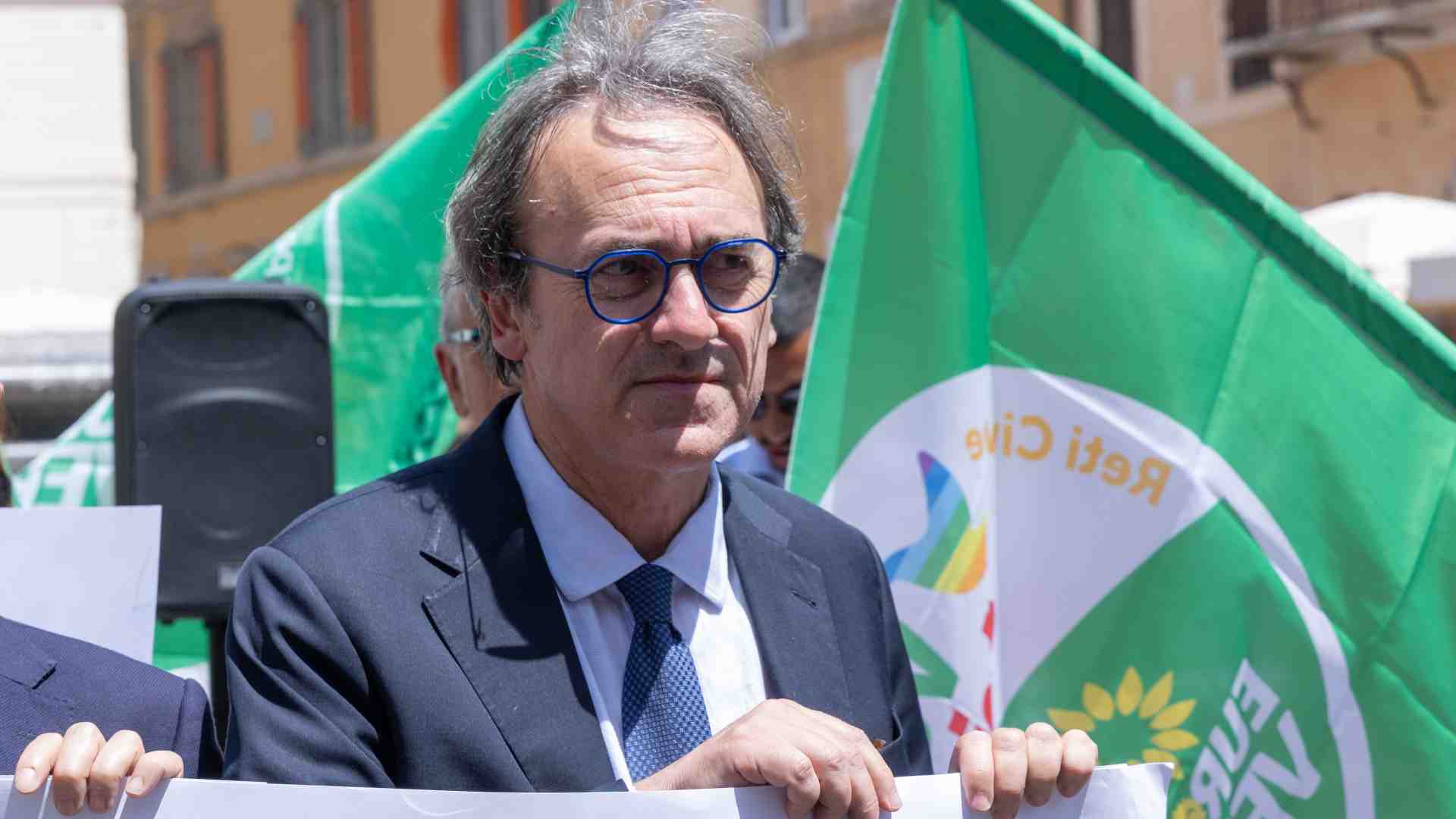 Immagine di Bonelli: «Dal governo doppiopesismo. Assurde le accuse di antisemitismo»