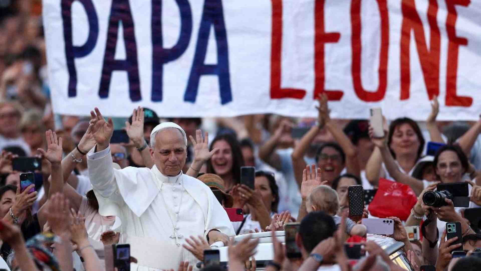 Immagine di Il Papa: «Non più predatori, ma pellegrini. Così tornerà la pace nel mondo»