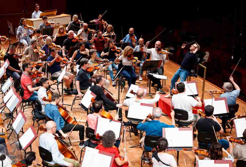 D. Harding sul podio dell’Orchestra dell’Accademia di Santa Cecilia (foto Accademia Nazionale di Santa Cecilia)