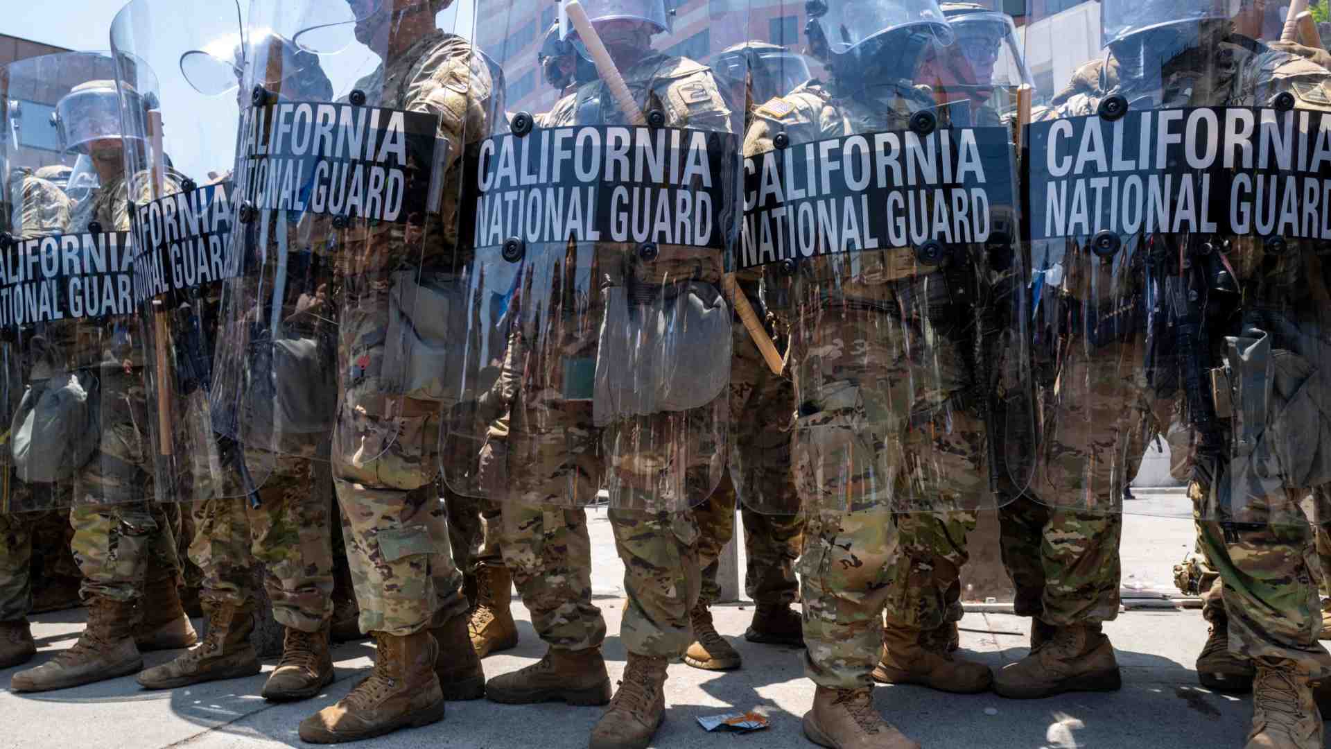 Immagine di Los Angeles brucia. E Trump schiera la Guardia Nazionale
