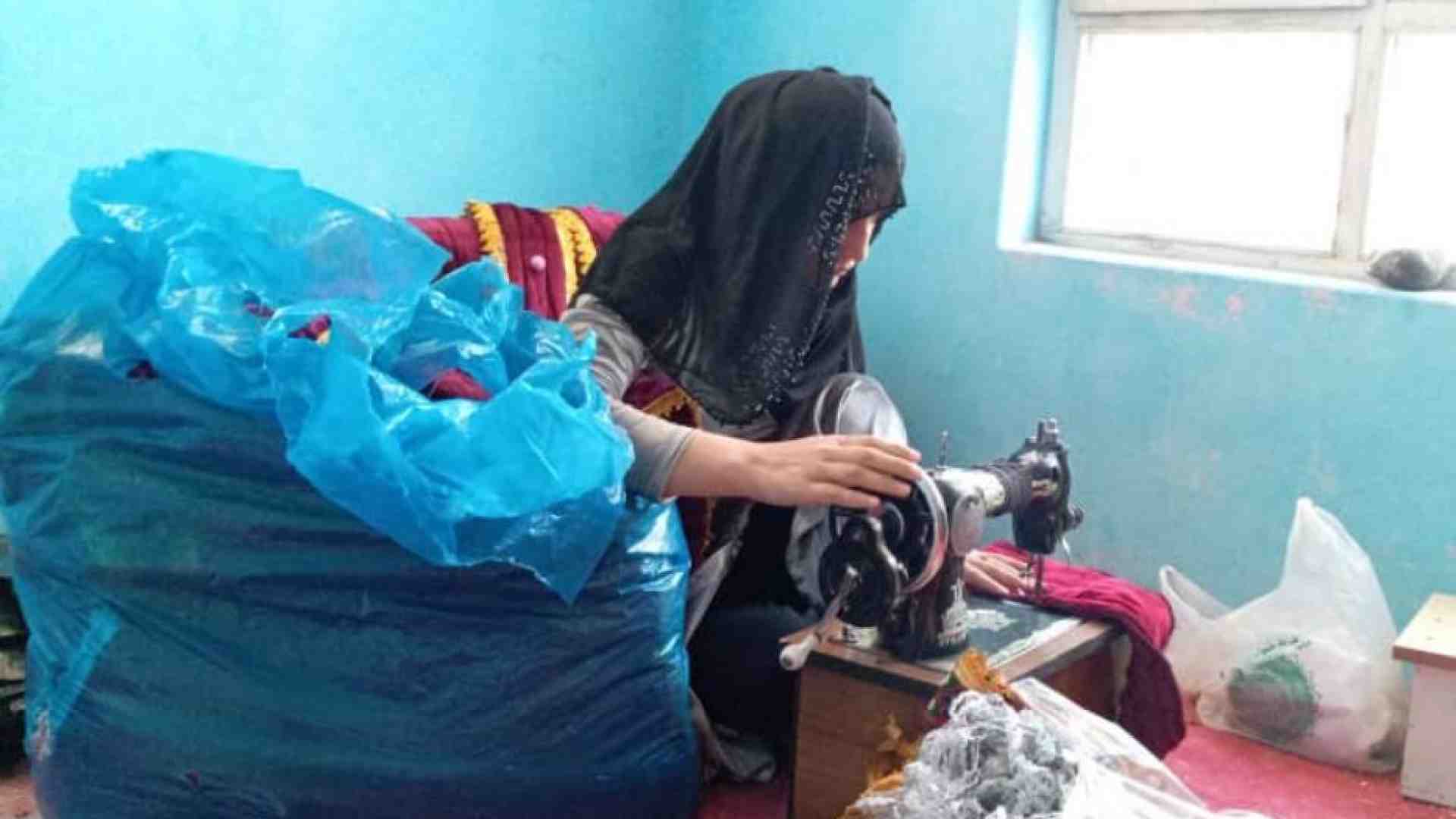 Immagine di From office managers to raising poultry: how women survive under the Taliban