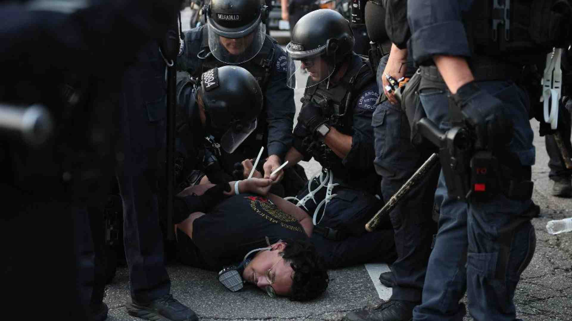 Immagine di Arresti di massa, coprifuoco e nuove deportazioni: Los Angeles è nel caos