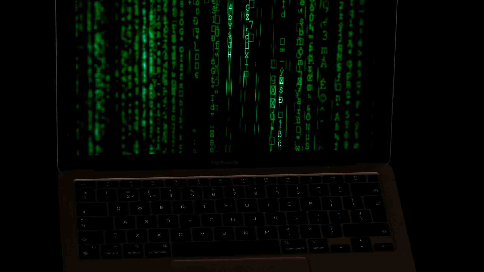 Immagine di Nel “caso Cancellato”, meglio limitarsi ai fatti e non cedere ai complottismi: Paragon non è infallibile