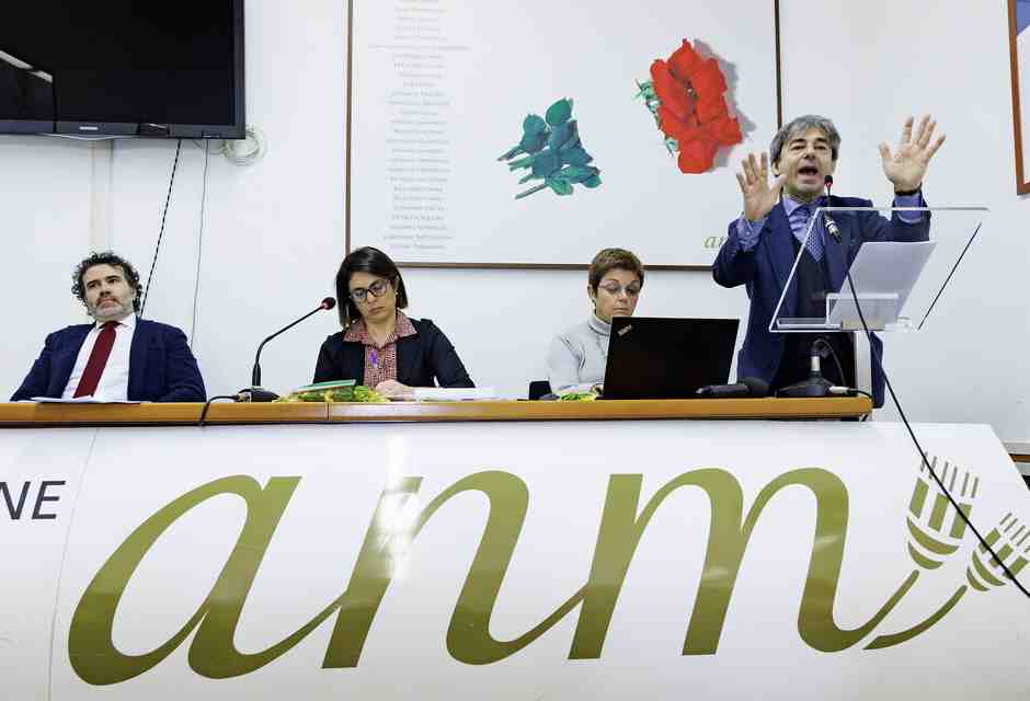 L’Anm oscura un magistrato e scoppia il caos: “Censura fascista”