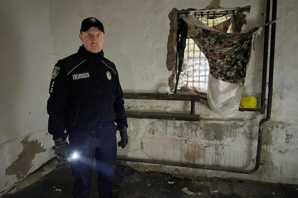 Nell'ex commissariato di polizia di Izyum una delle celle trasformate dai russi in camera della tortura - Gambassi