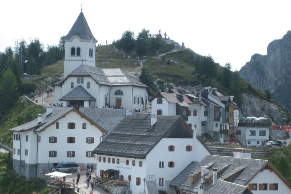Il santuario del Monte Lussari, sulle Alpi Giulie - M.C.G.