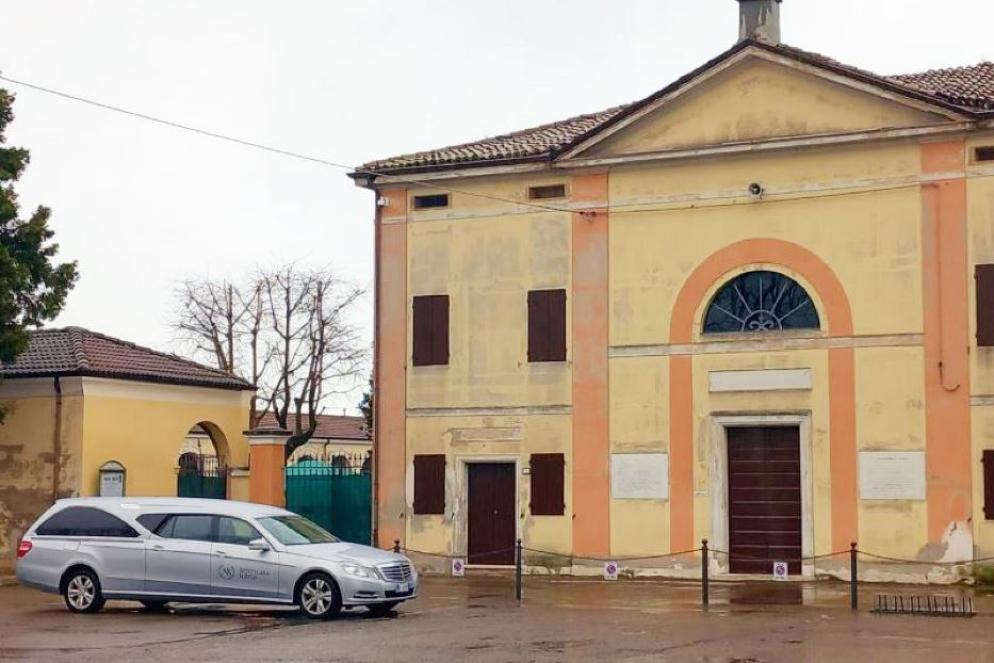Il feretro di Saman arriva al cimitero - ANSA