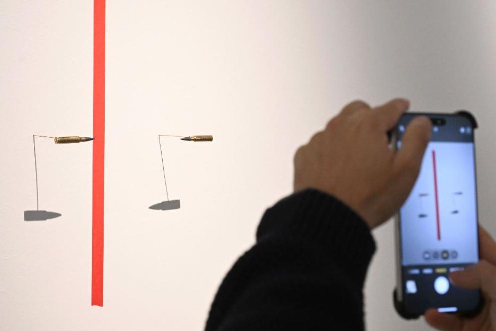 L'opera "I love you" alla mostra Contro la guerra alla Triennale di Milano - ANSA