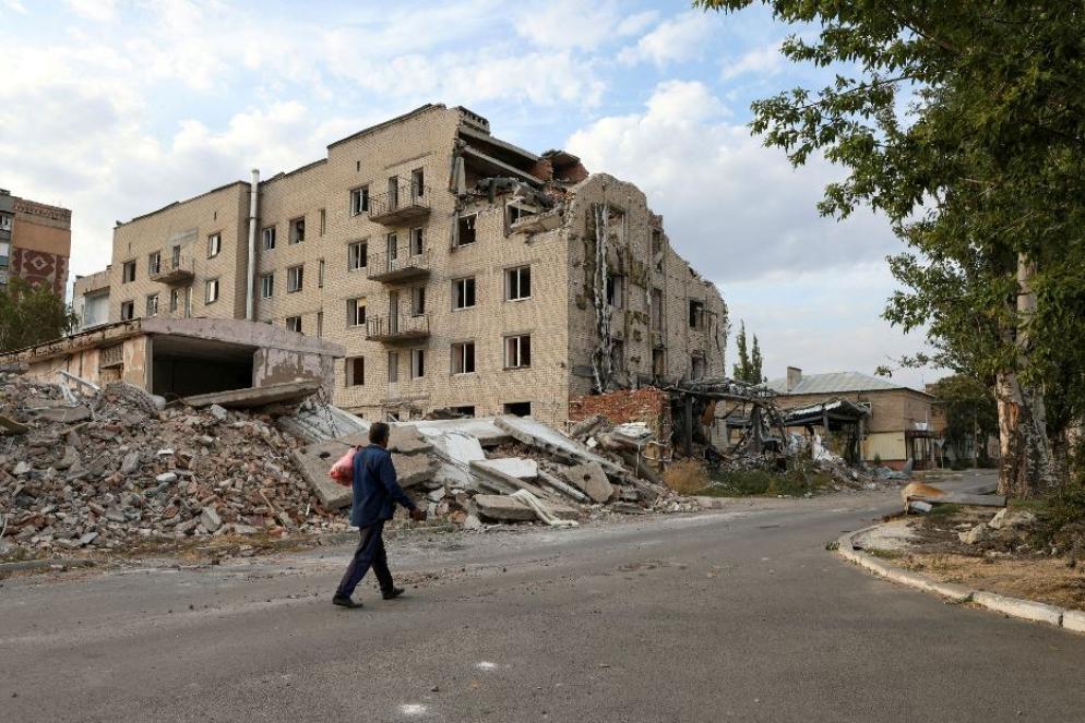 Un edificio bombardato dai russi nella città di Pokrovsk nella regione di Donetsk - Reuters