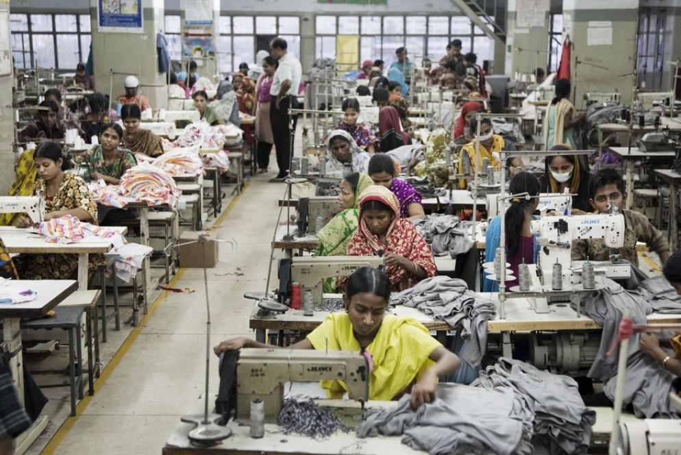 Stabilimento tessile in Bangladesh - Foto Kristof Vadino per Clean Clothes Campaign