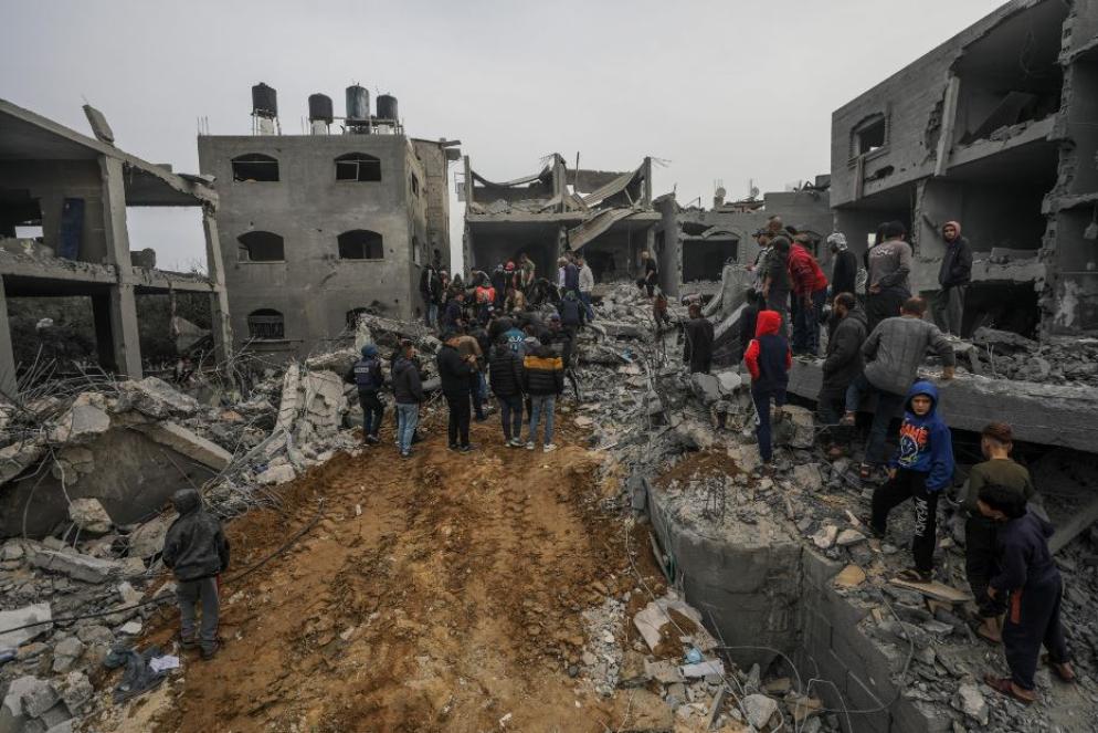 Si cercano sopravvissuti dopo un raid israeliano su Deir Al Balah - ANSA