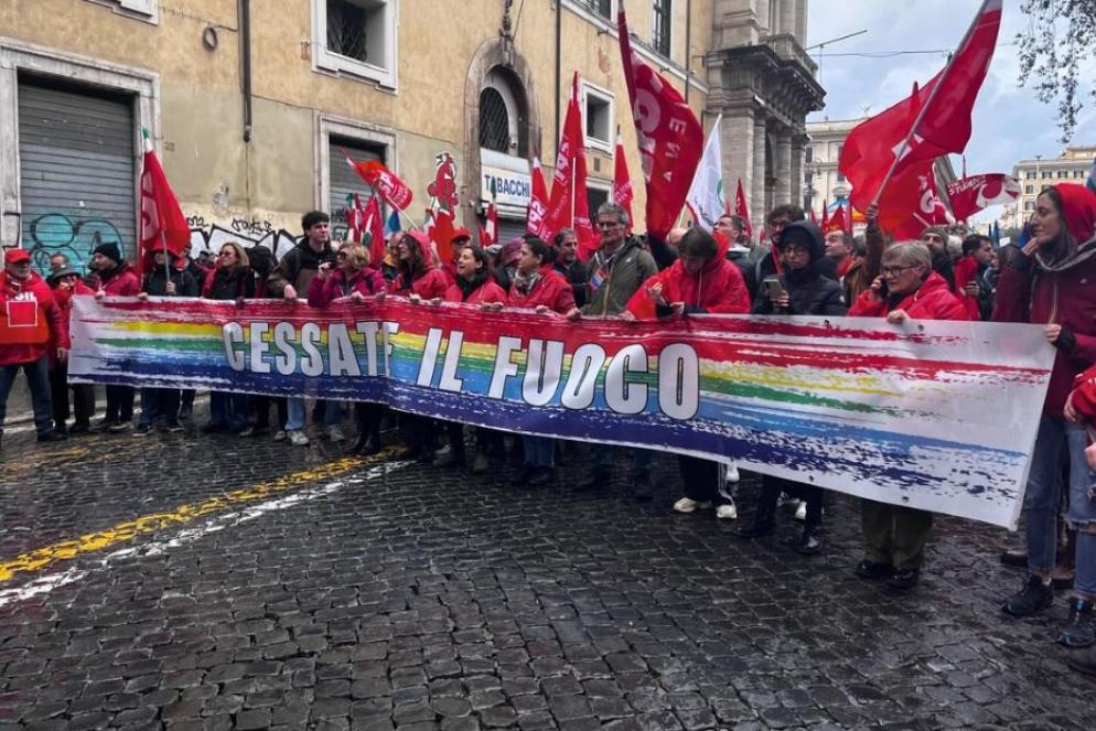 Lo striscione di apertura del corteo - PerugiAssisi