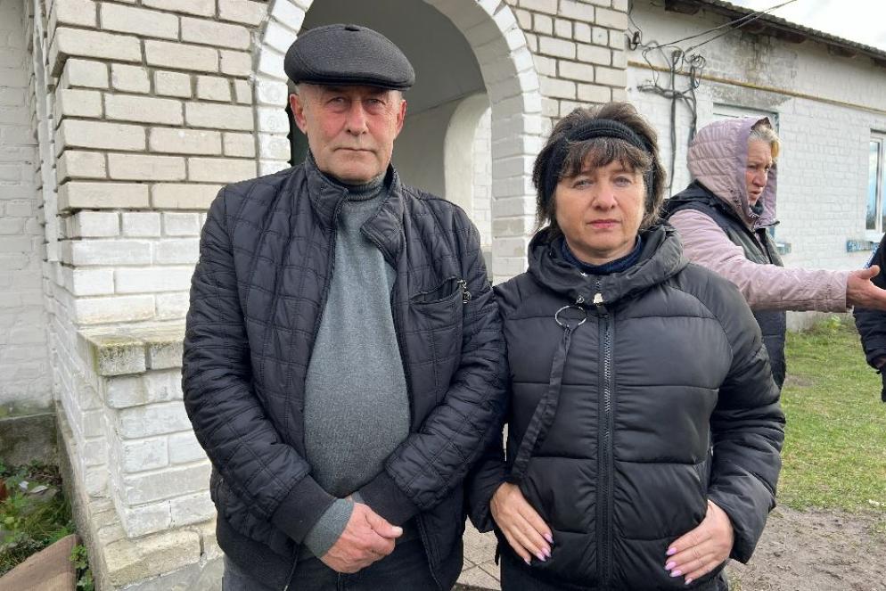 Valeriy Kozyr e la moglie Liuba a cui il missile russo ha ucciso la figlia di 36 anni, il genero e i suoceri - Gambassi