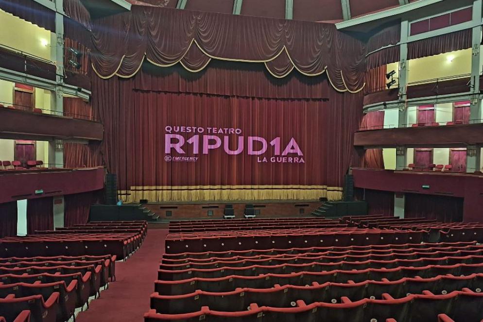 Il teatro Politeama a Napoli - Emergency