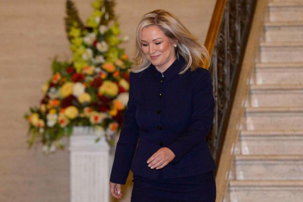 La nuova premier nordirlandese Michelle O'Neill all'ingresso del parlamento di Stormont a Belfast - Ansa